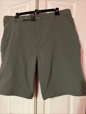 Gerry Weber Men's Olive Green Hybrid Performance Shorts Size 38 NWOT